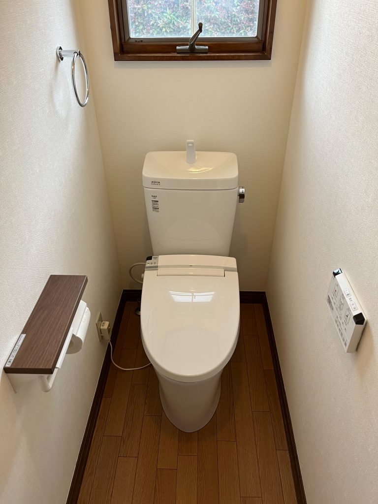 吉岡町　トイレ工事　〈リクシル　アメージュZ+シャワートイレKA２１〉　－リフォームモリハウスー