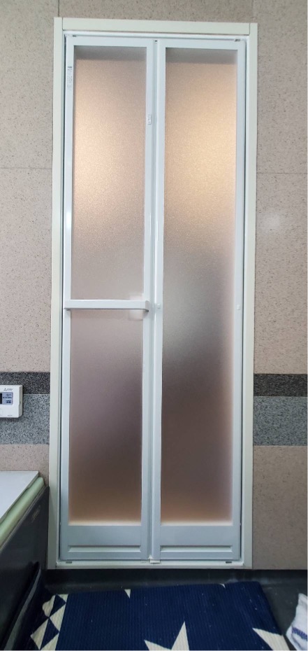 渋川市　浴室開き戸交換　－リフォームモリハウスー