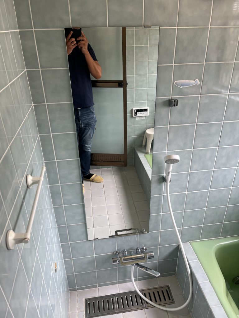 渋川市　浴室鏡交換　－リフォームモリハウスー