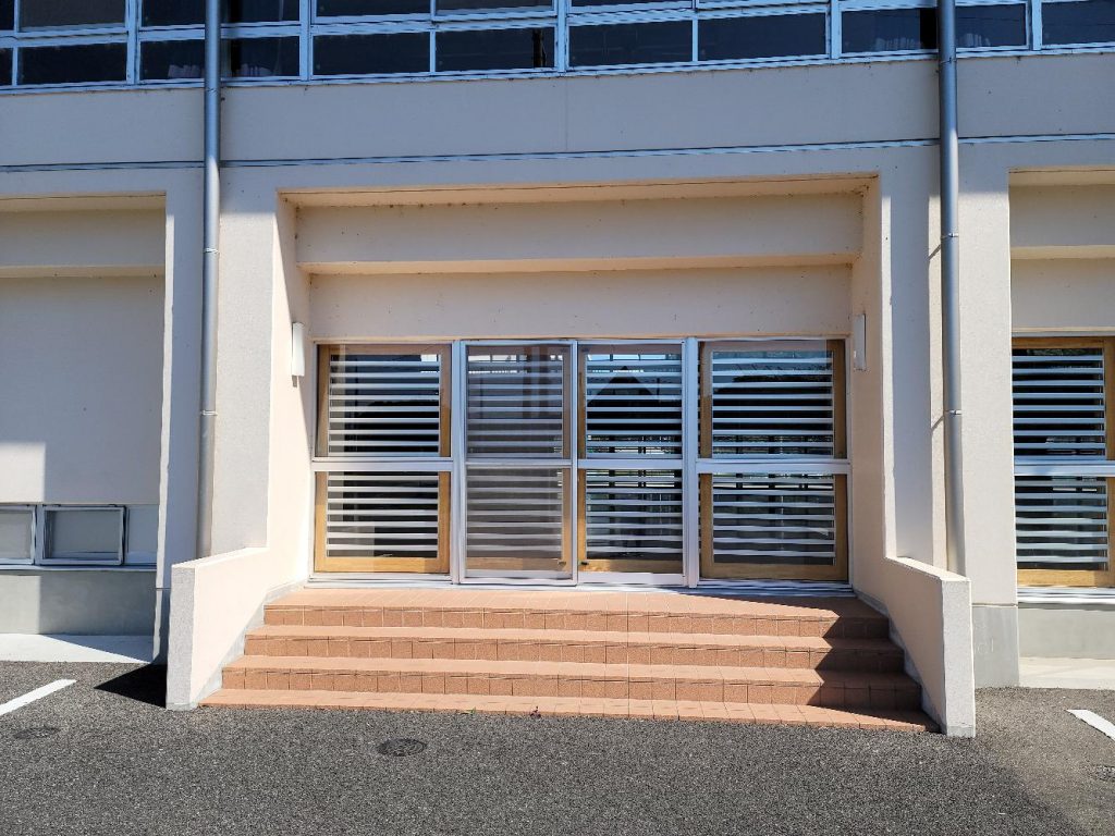 渋川市 体育館網戸工事 -リフォームモリハウスー