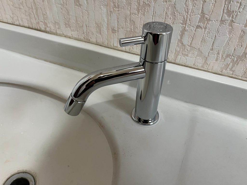 渋川市 トイレ手洗器水栓交換 -リフォームモリハウスー