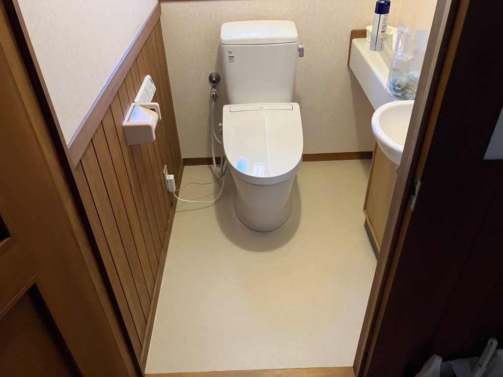 渋川市　１・２階トイレ工事　〈リクシル　アメージュＺ便器〉