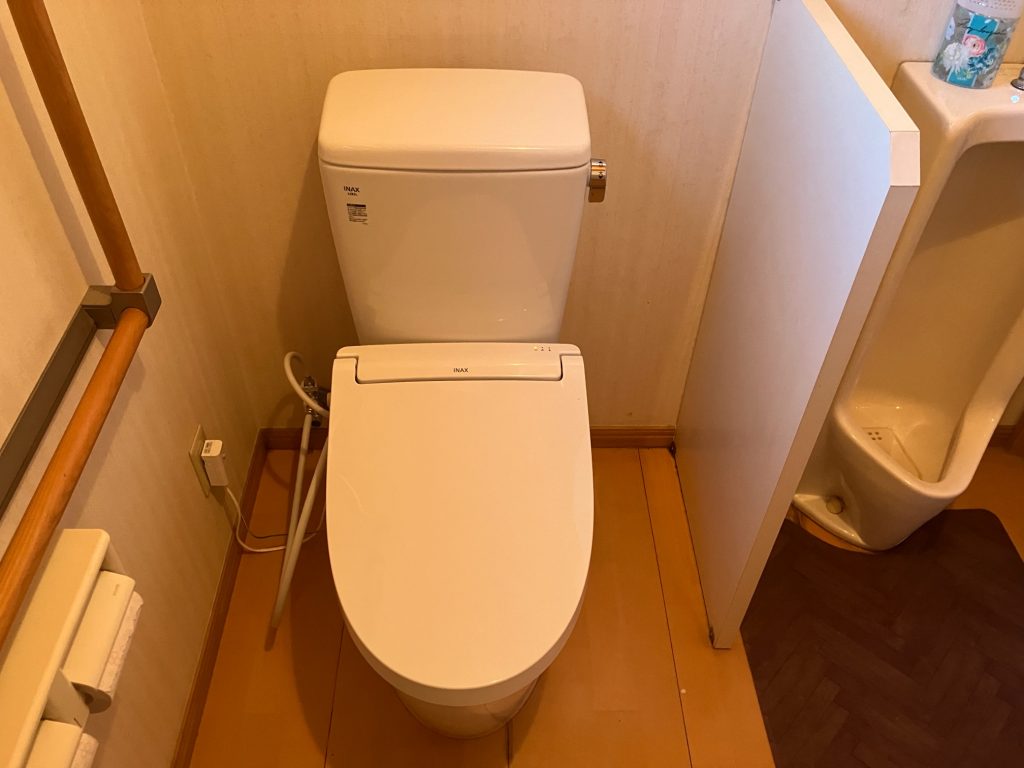 渋川市 トイレ便座交換 <LIXIL アメージュZ>