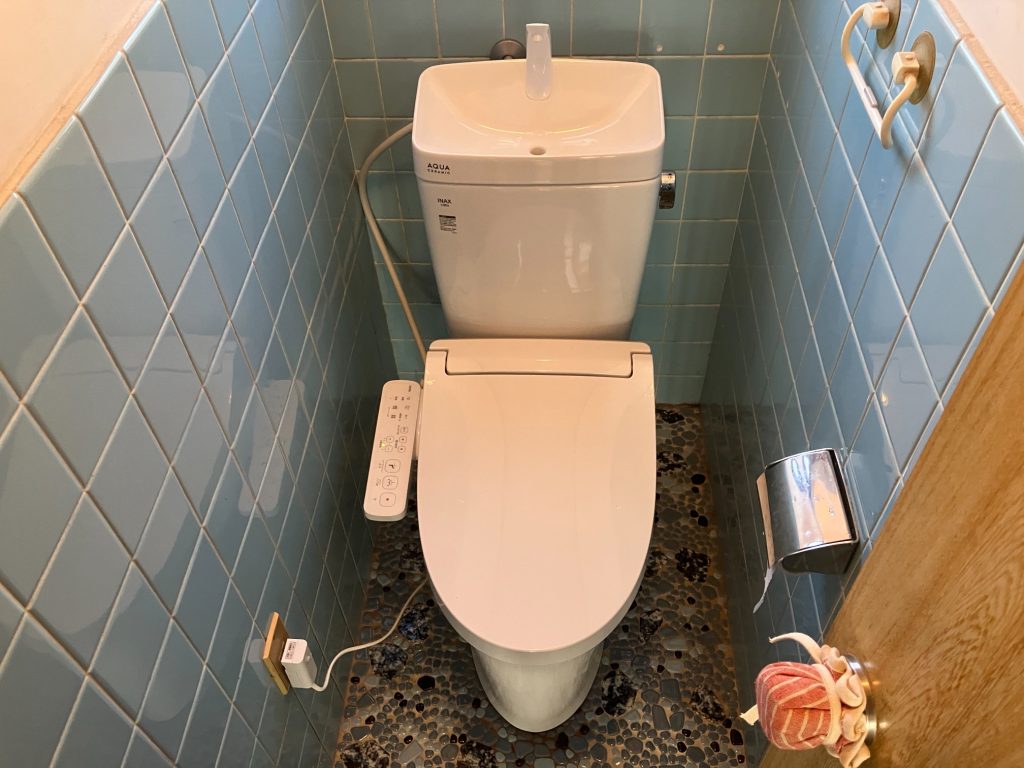 渋川市 トイレ交換工事 〈LIXIL アメージュZ+KB31 手洗付き〉