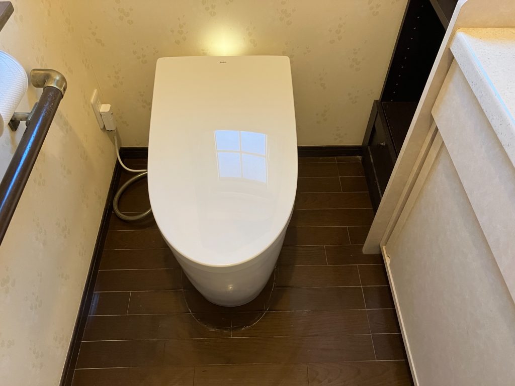 渋川市 トイレ交換工事〈TOTO ネオレストAS1・CES9710F 一体型便器・給水管露出タイプ〉