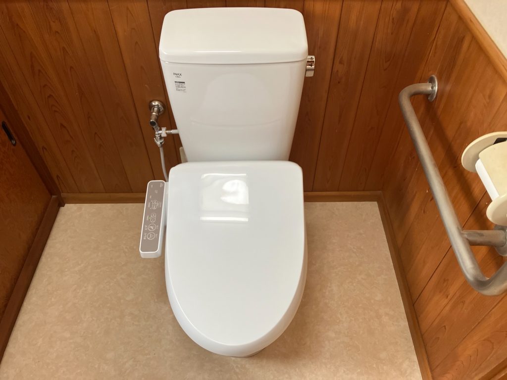 渋川市 トイレ交換工事〈LIXIL アメージュZ+シャワートイレD・手洗なし ピュアホワイト〉