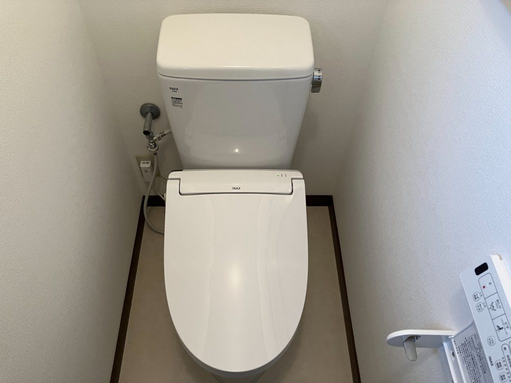 渋川市 トイレ入替工事〈LIXIL アメージュZ+シャワートイレKA31 手洗なし ピュアホワイト〉