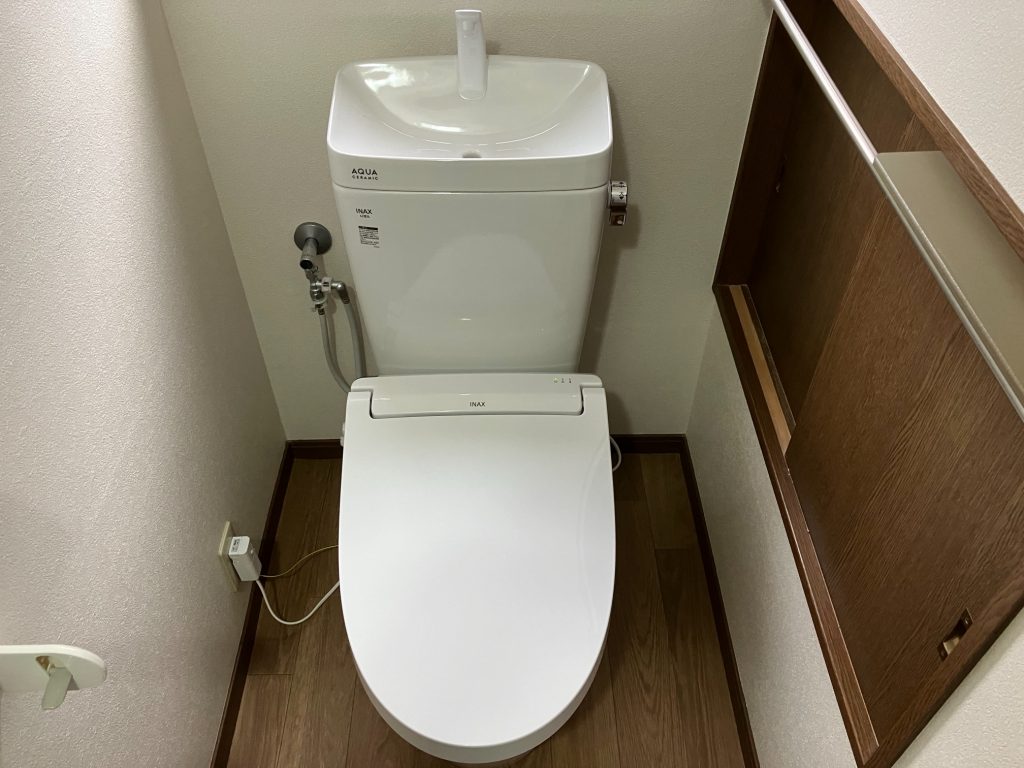 渋川市 トイレ交換工事〈LIXIL アメージュZ+シャワートイレKA31 手洗い付き〉