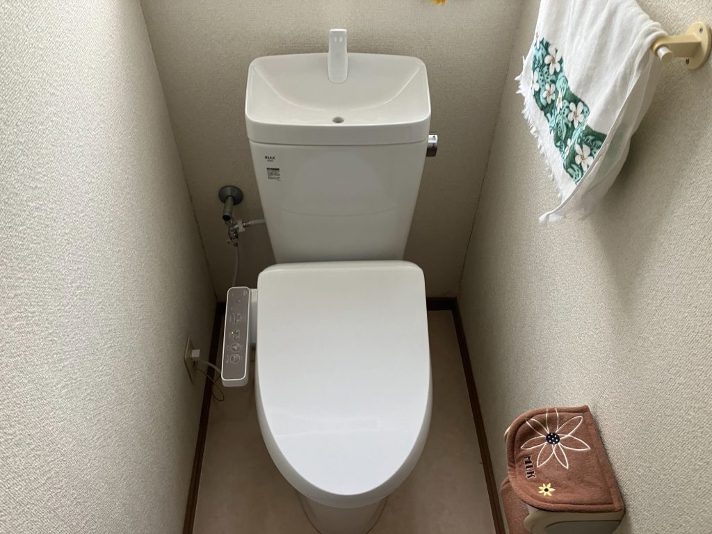 吉岡町 トイレ交換工事〈LIXIL アメージュZ+シャワートイレD手洗付き ピュアホワイト〉