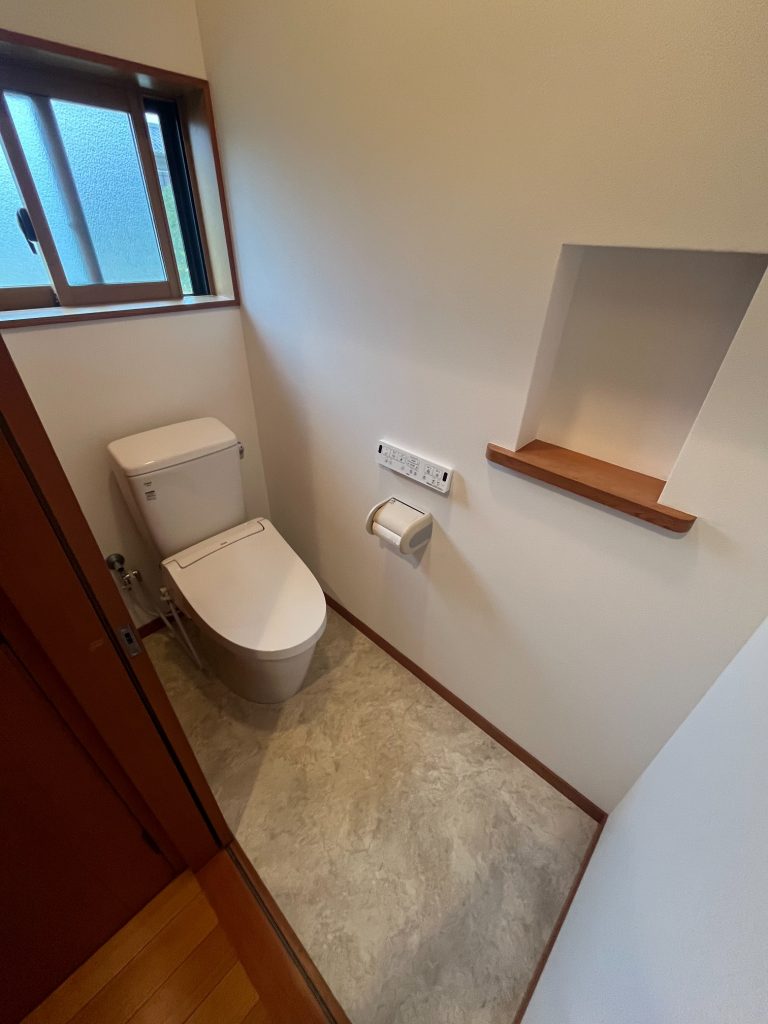 渋川市 トイレ交換工事〈LIXIL アメージュZ+KA31〉