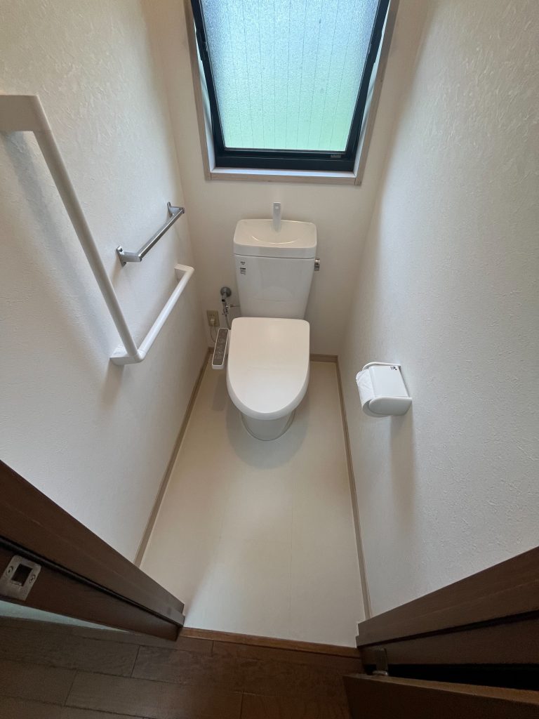 渋川市 2Fトイレ工事〈LIXIL アメージュZ+シャワートイレD〉