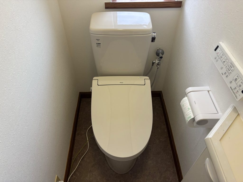 渋川市 2Fトイレ工事 〈LIXIL アメージュZ+シャワートイレKA31〉