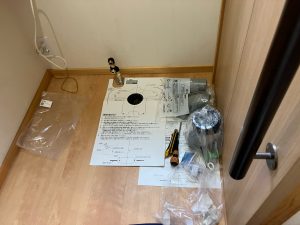 渋川市　トイレ工事〈TOTO　ネオレストAS1　リモデル　給水露出　CES9710M　ホワイトグレー〉