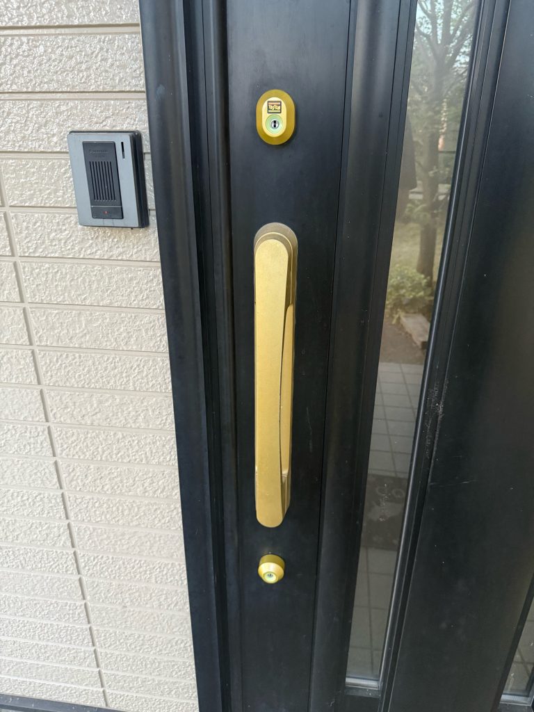 渋川市　玄関ドア鍵修理工事〈シリンダーセット2ロック取替用（ユーシンWシリンダー）ゴールド〉