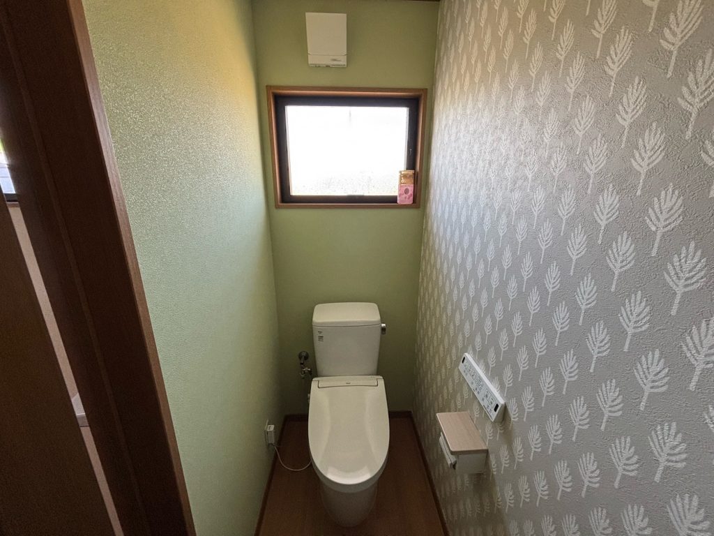 渋川市　2Fトイレ工事〈LIXIL　アメージュZ+シャワートイレKA31　手洗なし〉