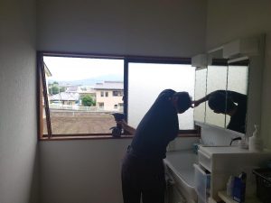 渋川市　脱衣室内窓工事〈LIXIL　インプラス　引違窓　Low-Eペアガラス　ガス入り　透明ガラス〉