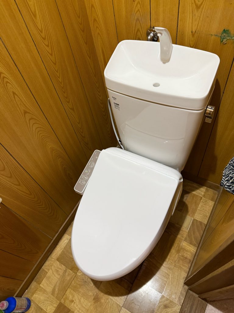 渋川市　トイレ工事　〈LIXIL　アメージュ便器＋シャワートイレD〉