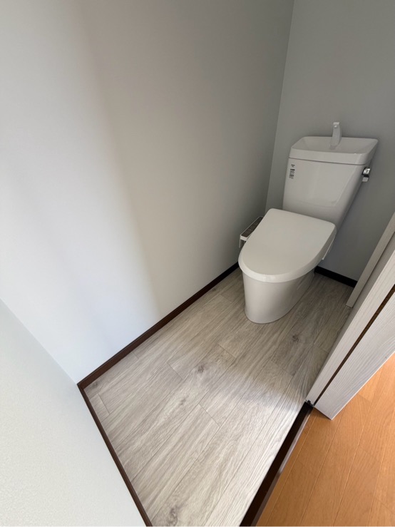 渋川市　トイレ新設工事〈LIXIL　アメージュZ＋シャワートイレD〉