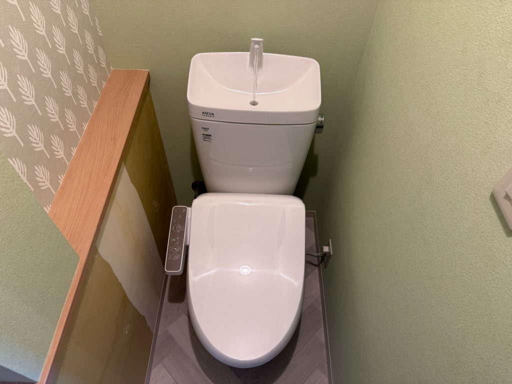 渋川市　2Ｆトイレ新設工事　〈LIXIL　アメージュZ＋D〉