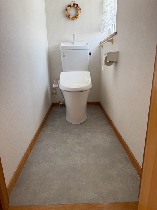 渋川市　トイレ工事〈LIXIL　アメージュZ＋シャワートイレD　手洗いなし〉