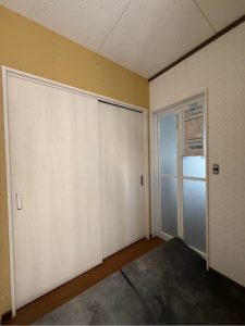 渋川市　間仕切り新設工事〈LIXIL　ラッシサS　引違い戸　LAA〉