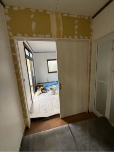 渋川市　間仕切り新設工事〈LIXIL　ラッシサS　引違い戸　LAA〉