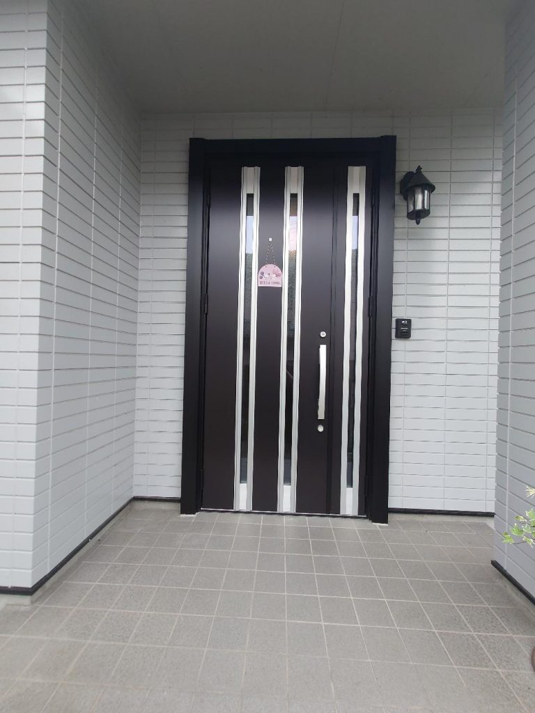 渋川市　玄関ドア工事　〈LIXIL　リシェント3〉