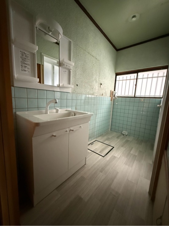 高崎市　洗面脱衣室工事〈TOTO　Vシリーズ　W750　一面鏡〉