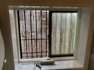 伊勢崎市　浴室内窓〈LIXIL　インプラス　引違窓2枚建て　Low-Eペアガラス透明　ガス入り〉