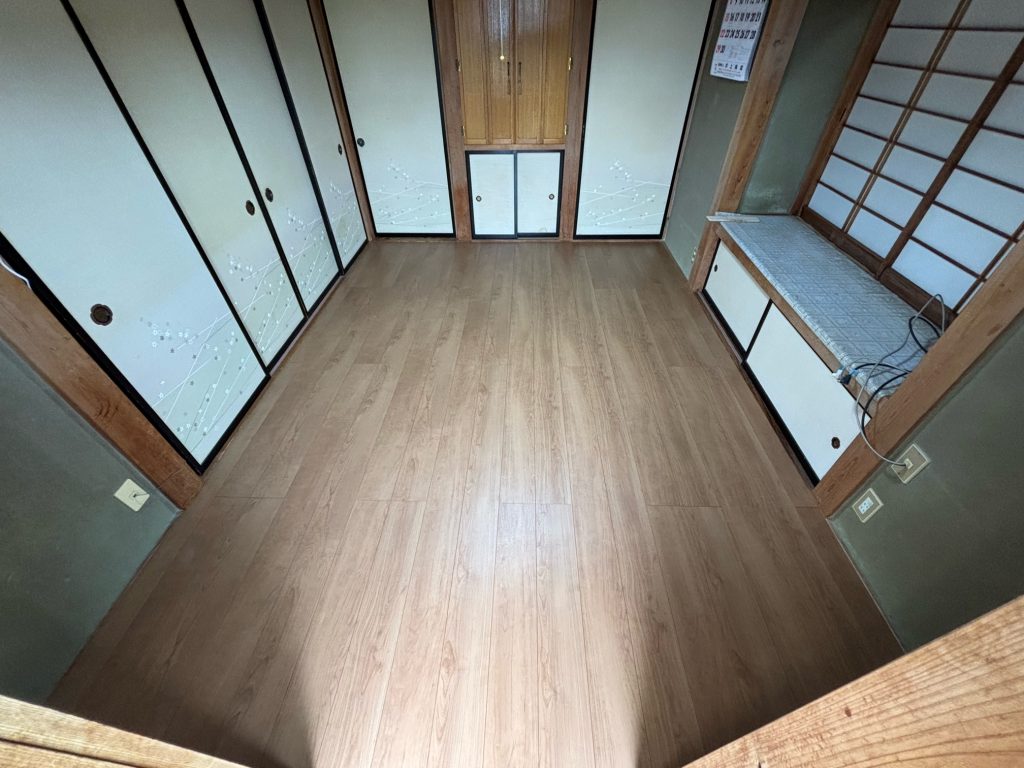渋川市　居間　畳→フローリング工事〈LIXIL　フローリング　ラシッサSフロア　クリエラスク〉