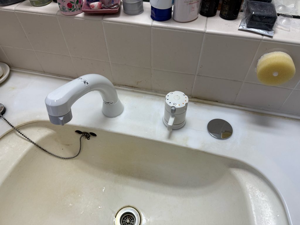 渋川市　洗面台水栓工事〈KVK  サーモスタット式洗髪シャワー KF125N〉