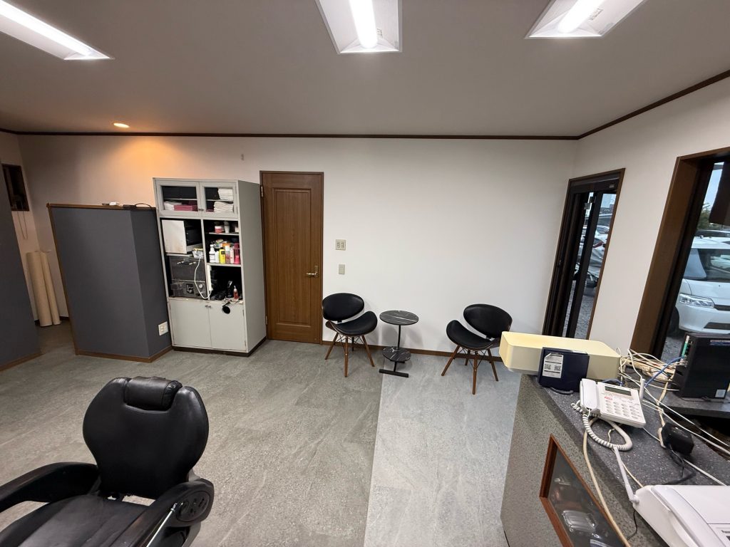 渋川市　店舗改修工事〈天井カッセト型エアコン工事〉