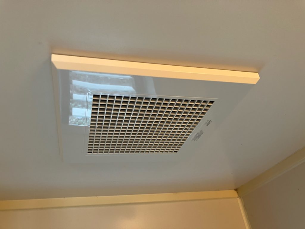 渋川市　浴室換気扇工事〈三菱　ダクト用換気扇　VO-10Z14〉