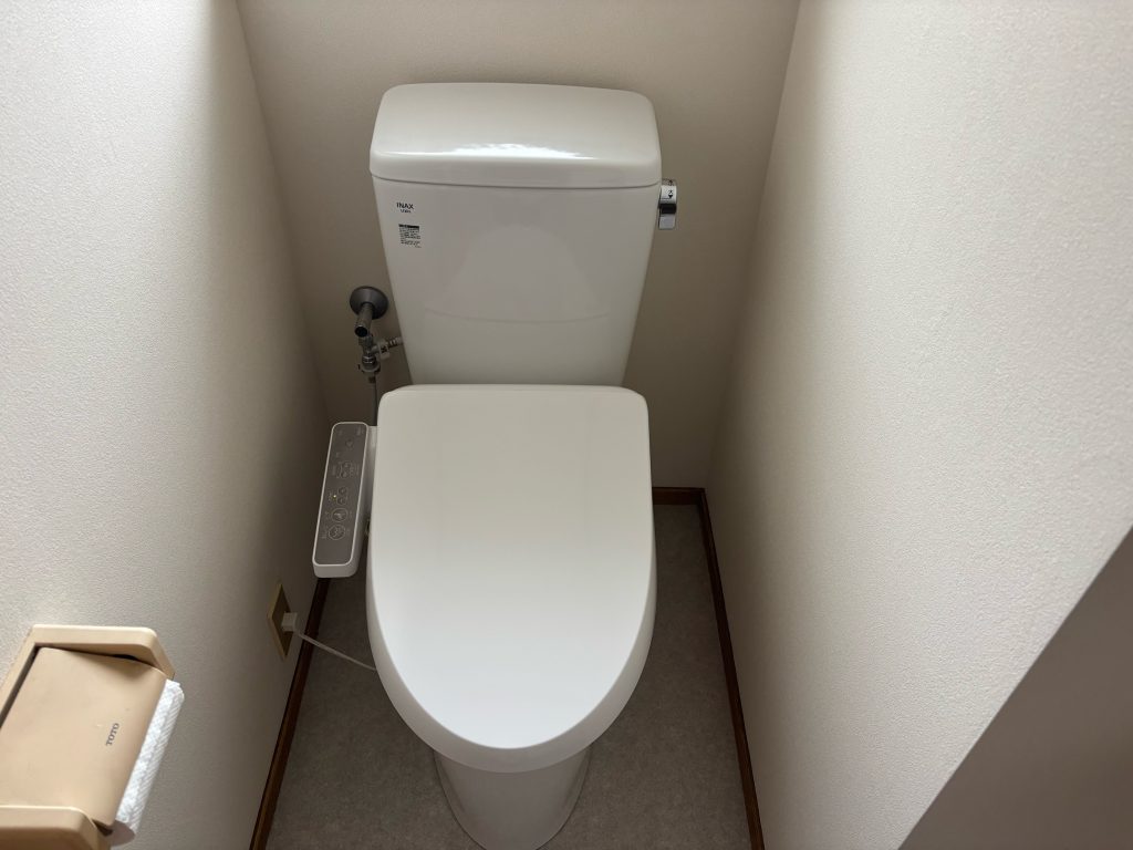 渋川市　２Fトイレ工事　〈LIXIL　アメージュZ＋シャワートイレD　手洗なし　リトイレ〉