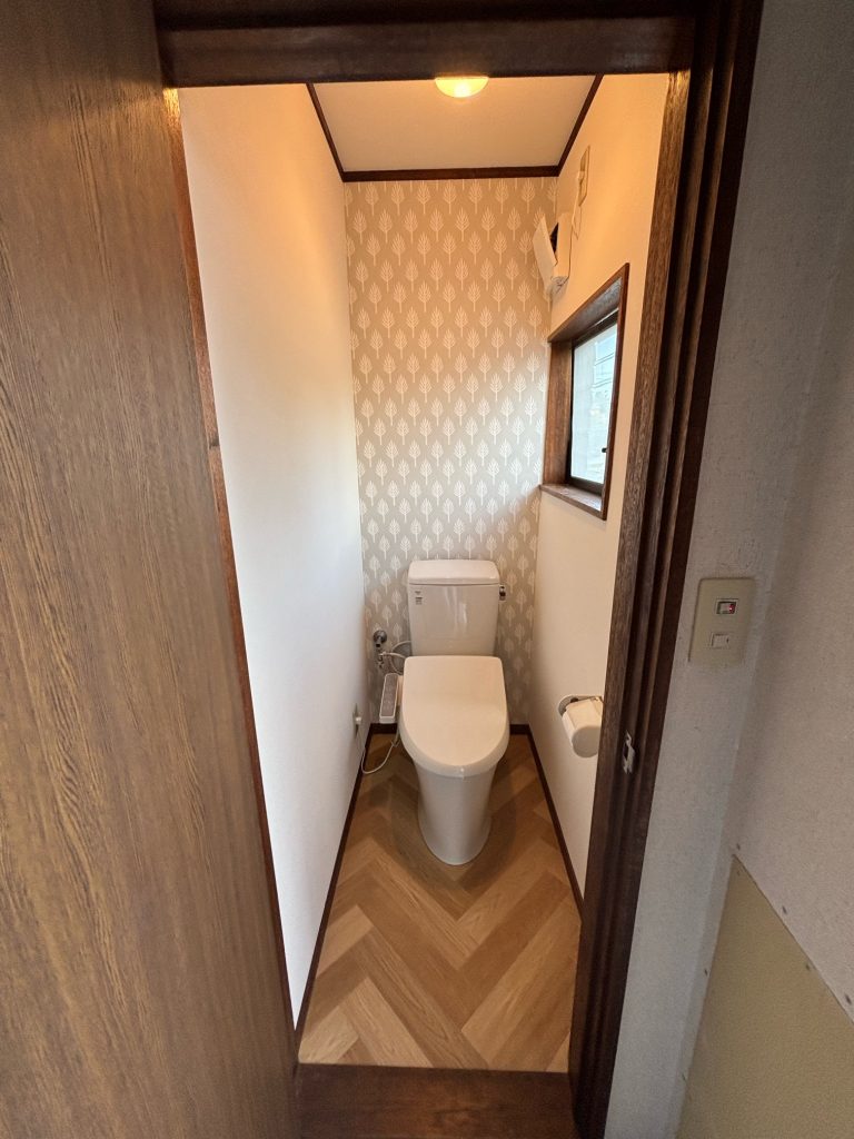 渋川市　トイレ工事〈LIXIL　アメージュZ+シャワートイレD　オフホワイト〉