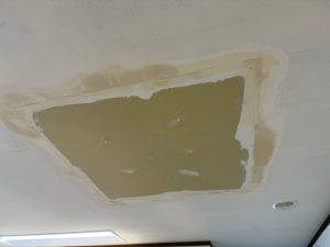 渋川市　店舗改修工事〈天井カッセト型エアコン工事〉