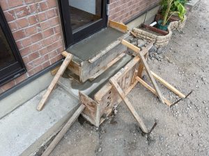 渋川市　店舗改装工事〈玄関工事〉