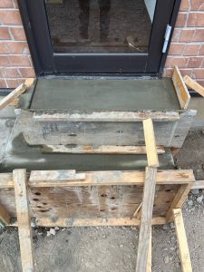 渋川市　店舗改装工事〈玄関工事〉