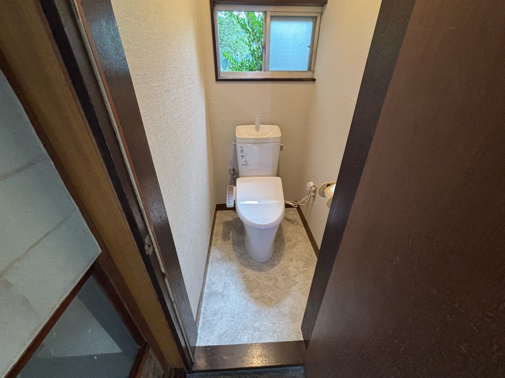 渋川市　１Ｆトイレ工事〈アメージュＺ+シャワートイレⅮ〉