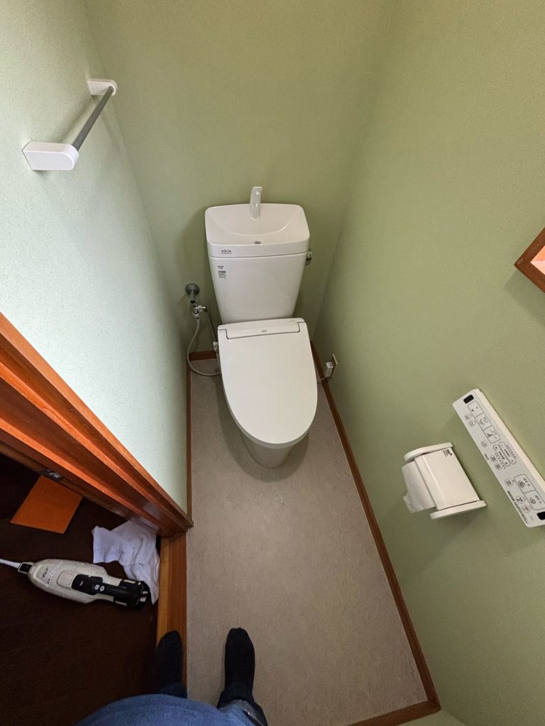 吉岡町　１Ｆトイレ工事〈LIXIL　アメージュZ+KA31　手洗い付き〉