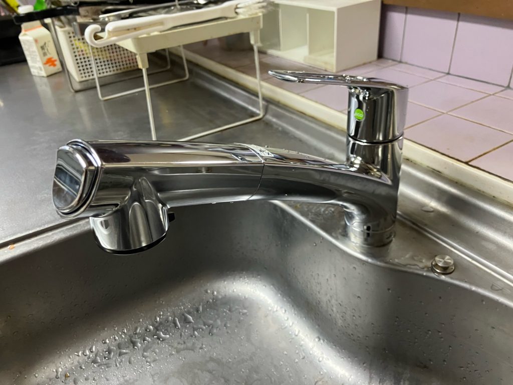 渋川市　キッチン水栓交換　〈KVK　シングルシャワー付混合栓　KM5021TECHS〉