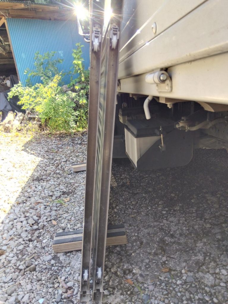 渋川市　玄関引戸工事〈立山アルミ　戸車〉