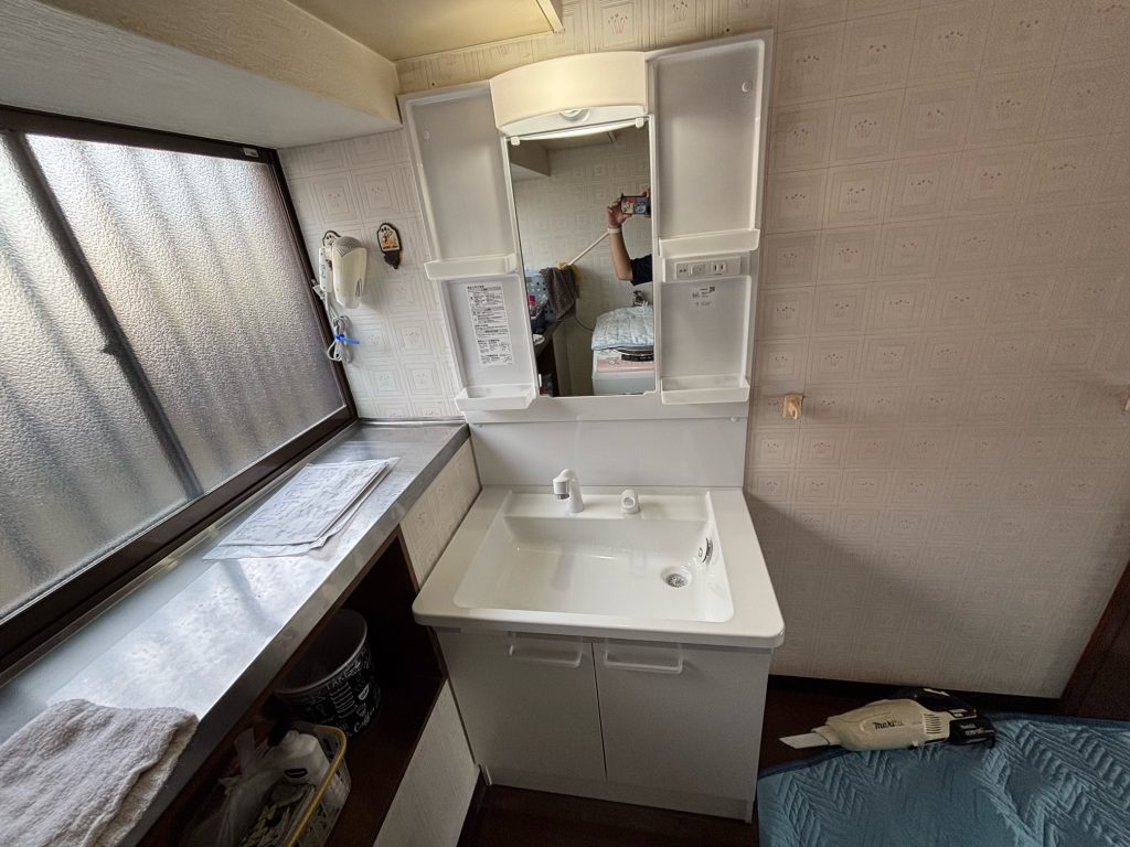 渋川市　洗面台工事〈TOTO　VシリーズW750　一面鏡〉