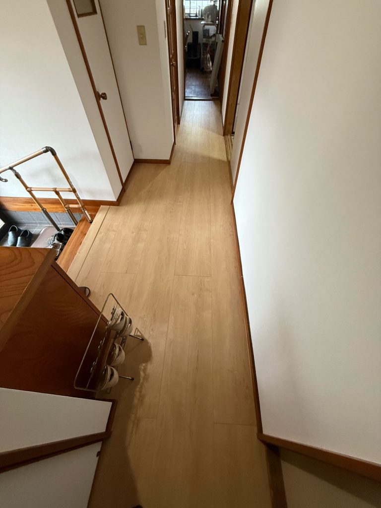 吉岡町　玄関ホール・廊下工事〈LIXIL　ラシッサＳフロア〉