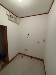 渋川市　洗面台工事〈TOTO　洗面台　サクア　W750　三面鏡〉