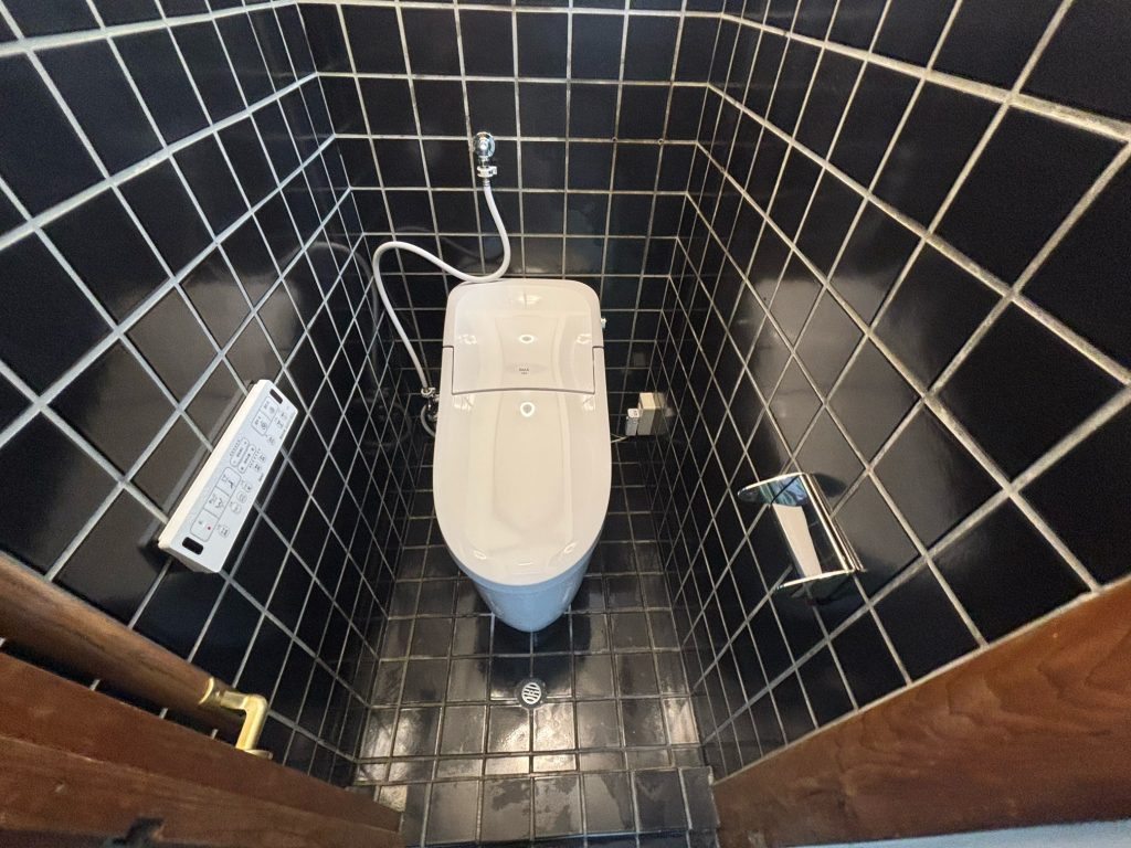 渋川市　１Ｆトイレ工事〈LIXIL　プレアスＬＳ　Ｓグレード〉