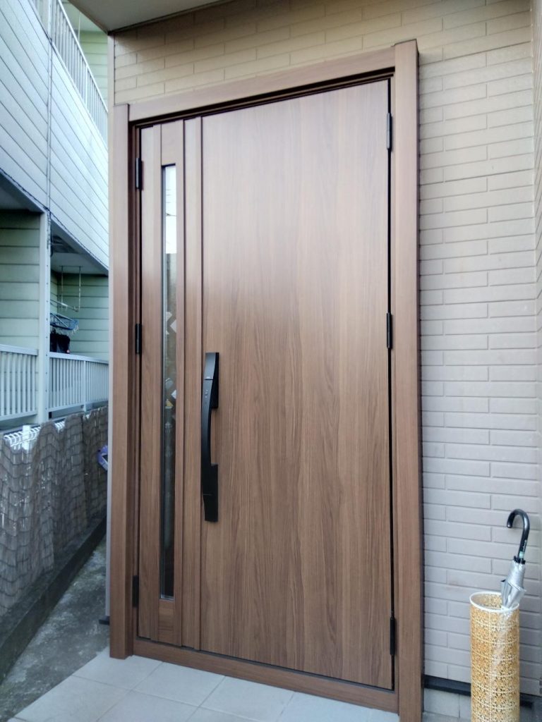 高崎市　玄関ドア工事　〈LIXIL　リフォーム玄関ドア　リシェント　断熱仕様　親子ドア〉