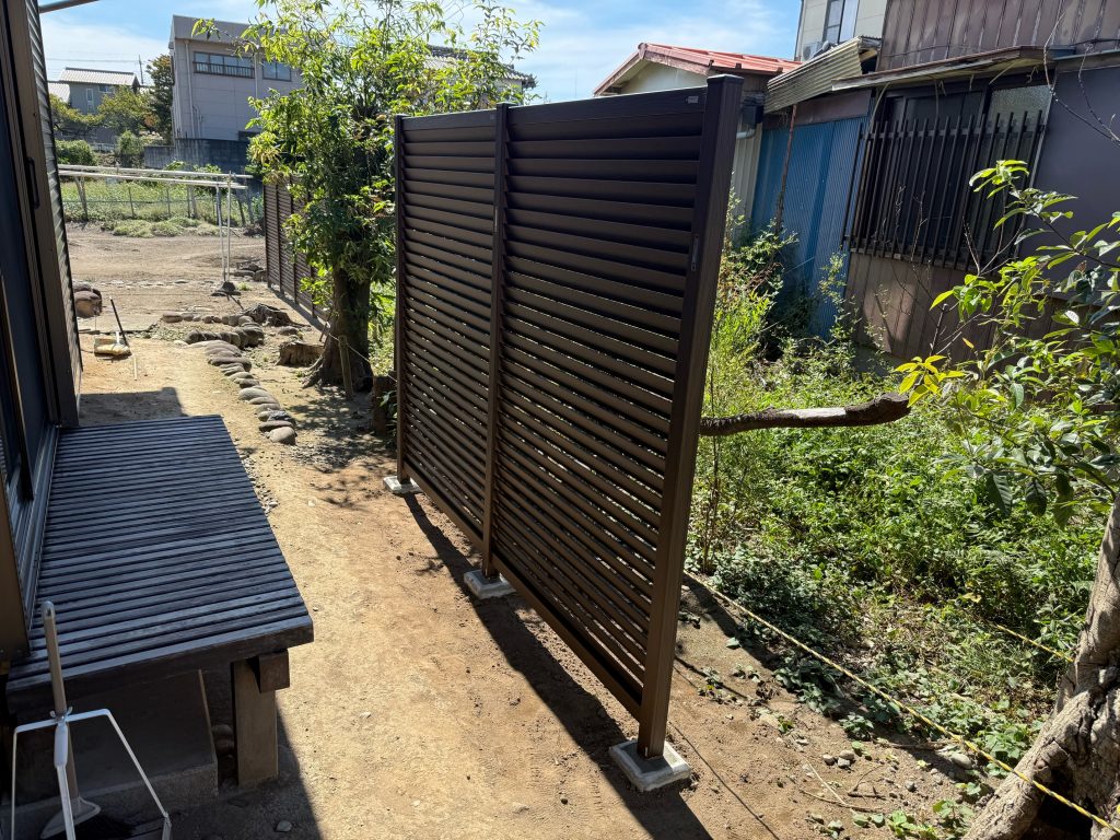 前橋市　スクリーン工事〈YKK　スクリーンフェンス〉