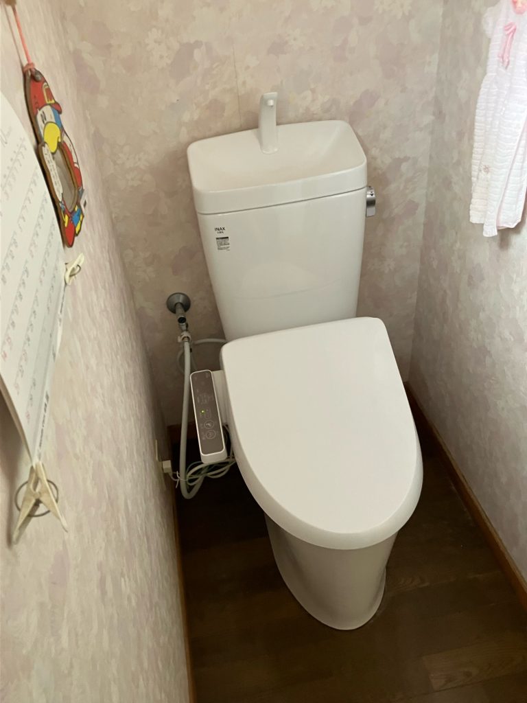 渋川市　2Ｆトイレ工事〈LIXIL　アメージュZ+シャワートイレD〉