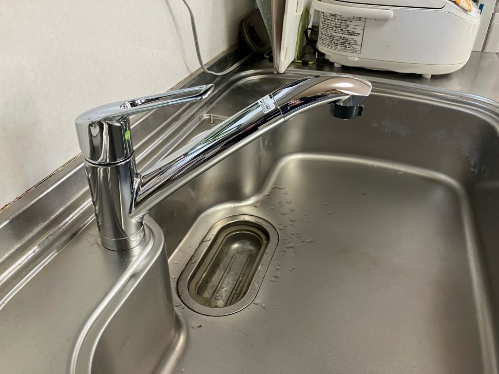 前橋市　キッチン水栓交換工事〈ＫＶＫ　ＫＭ5031ＴＥＣ・シングルシャワー付き混合栓〉
